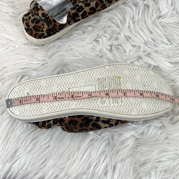 FOREVER COMFORT Leopard Comfort Slip On Round Toe Flat Sneaker Shoes Size 8 NEW - Picture 10 of 12